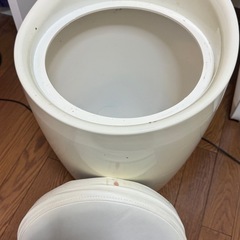 収納付きスツール／丸型椅子の画像