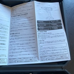 新品未使用品‼️ 電動ドリル インパクトドライバー 電動ドライバー 小型 コードレス 21V 最大42N.m 25+3段階トルク調節 無断変速1500mAhバッテリー*2 スピード調節 正逆転切替 LEDライト 24点豪華ドリル部品 延長アダプター 充電式ドライバー ネジ締め 穴あけ DIY家具組み立て 收纳ケース 日本語取扱説明書の画像
