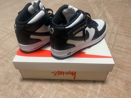 取引中！Stussy × Nike Air Force 1 Mid 