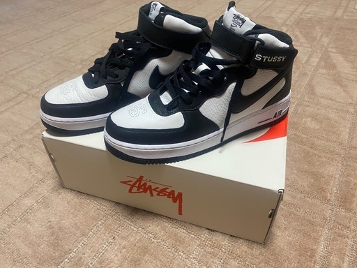 取引中！Stussy × Nike Air Force 1 Mid 