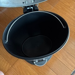 ペダル式ゴミ箱の画像