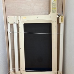 ハンズフリーゲート コンビ Combi ベビーゲート セーフティーゲートの画像
