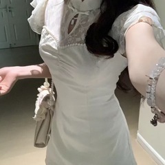 フリル付きクリーム色チャイナドレスの画像