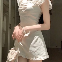 フリル付きクリーム色チャイナドレスの画像