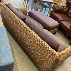 H2509-053 ラタンソファ 3人掛け アジアン家具 オットマン付き キズ汚れ色あせ有りの画像