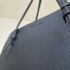 美品CHARLES & KEITHバッグの画像