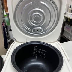 I 2509-073 ニトリ マイコン炊飯ジャー SN-A5 2017年製  3合炊き 通電確認済み キズ 汚れありの画像