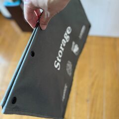 デスク下やソファー横に最適な折りたためるフロアバスケットの画像