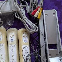 Wii 本体 リモコン3つ ヌンチャク2つ セットですの画像