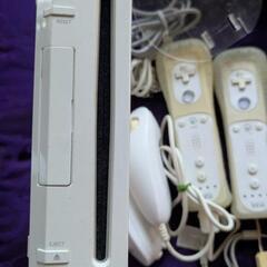 Wii 本体 リモコン3つ ヌンチャク2つ セットですの画像