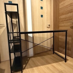 勉強机（棚付き）と回転椅子（高さ調整可能）の画像