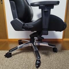 【美品】AKRacing Premium Raven レイブン AKレーシング プレミアム ゲーミングチェア オフィスチェア 座面チルト機能 高耐久PUレザーの画像