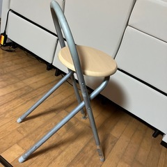折りたたみ椅子の画像