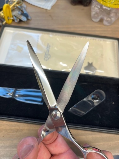 S2シザー　2丁　美容シザー【状態Sランク】中古品箱付きセーム、ドライバー付き。今なら更にカットシザーもプレゼントします❗️2丁でこの