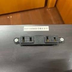 コンセント付きテーブル ブラック 使用感あり 中古 の画像
