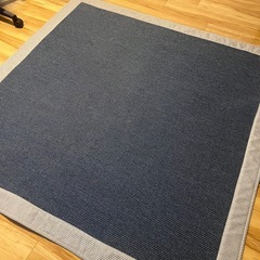 カインズ購入 ウレタン入りラグ 200×200cm ネイビー 滑り止め付きの画像