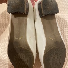 金具付きホワイトローファーの画像