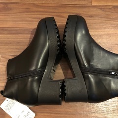 最終お値下げ😊 ハート柄×黒色ブーツ(新品未使用✨)の画像