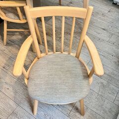 ① ニトリ 肘付き ダイニングチェア アームチェア 無垢材 ビーチ材 定価25000円 C-41 ★買取帝国 志木店の画像