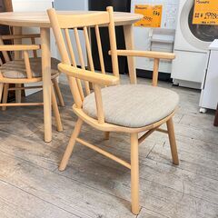 ① ニトリ 肘付き ダイニングチェア アームチェア 無垢材 ビーチ材 定価25000円 C-41 ★買取帝国 志木店の画像