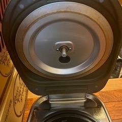 リンナイ　直火匠　ガス炊飯器　都市ガス　5.5合　グレーの画像