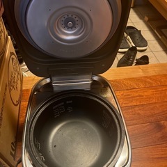 リンナイ　直火匠　ガス炊飯器　都市ガス　5.5合　グレーの画像