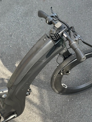 Reevo スポークレス ハブレス E-bike 電動アシスト ホイール内には荷物を載せる ― スポークもハブも無いE-bike