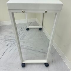 【港区手渡し】[SEVEN BEAUTY] Rカットネイルテーブル Ⅱ ホワイト ネイル用テーブル　ネイルサロンの画像