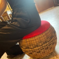 クッション付きスツール　赤 の画像