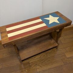カントリー調の木製家具の画像