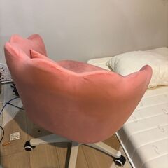 ✨可愛いピンク色✨ チェア（クッション付き・9ヶ月使用・美品）の画像