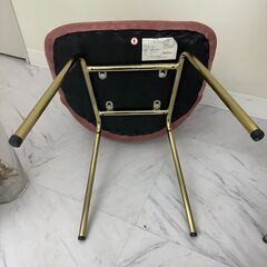 【港区赤坂手渡し】椅子おしゃれ姫系②　ベロア調ゴールド脚 シェル型ディープピンクの画像