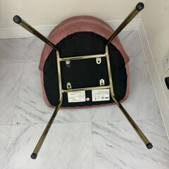 【港区赤坂手渡し】椅子おしゃれ姫系①ベロア調ゴールド脚 シェル型ディープピンクの画像