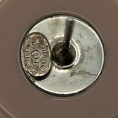 CHANEL シャネル 06A ココマーク 片耳 ピアス ベージュ レジン ラインストーン 直径1.6cm スタッズ Made in Franceの画像