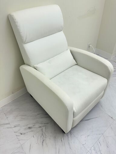 【港区赤坂手渡し】リクライニングチェア②ホワイト ネイルサロン　フットレスト付き 港区赤坂手渡し】リクライニングチェア②ホワイト ネイルサロン