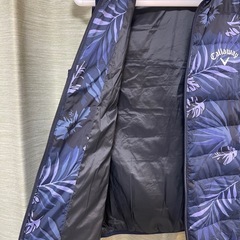 Callaway キャロウェイメンズ ボタニカル柄　ダウンベスト　ネイビー　サイズM  アウター ダウンベスト　ゴルフウェア　の画像