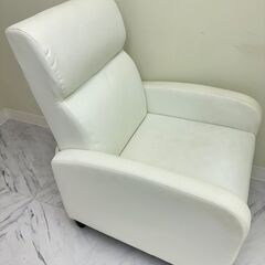 I様専用【港区赤坂手渡し】リクライニングチェア②ホワイト ネイルサロン　フットレスト付きの画像