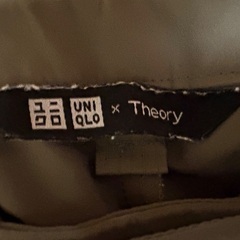 ユニクロ×Theoryテーパードパンツの画像