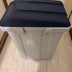ゴミ箱の画像