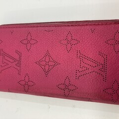 ルイヴィトン マヒナ iPhoneケース SE2 SE3対応 手帳型 スマホケース レザー 赤 スペイン製の画像