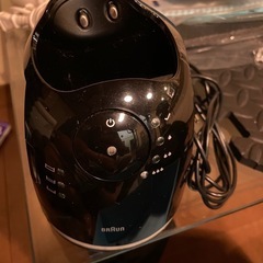 BRAUN series7 電動シェーバー、洗浄機付きの画像