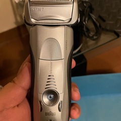 BRAUN series7 電動シェーバー、洗浄機付きの画像