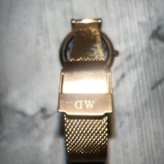 Daniel Wellington ゴールドメッシュ腕時計の画像