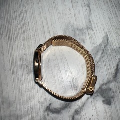 Daniel Wellington ゴールドメッシュ腕時計の画像