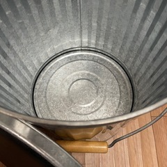 スチール製 バケツ スツールの画像