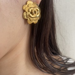 シャネル CHANEL 96P イヤリング 片耳 クリップ式 カメリア ココマーク ゴールド 直径3cm フランス製 ヴィンテージの画像