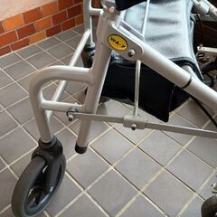 介護用歩行器の画像