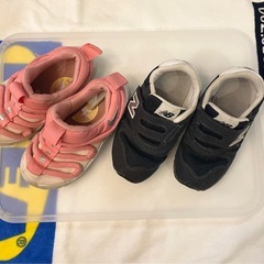 ナイキ　ピンク　ニューバランス  黒　スニーカーの画像