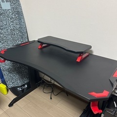 ゲーミングチェア&デスクの画像