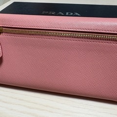 PRADA 長財布の画像